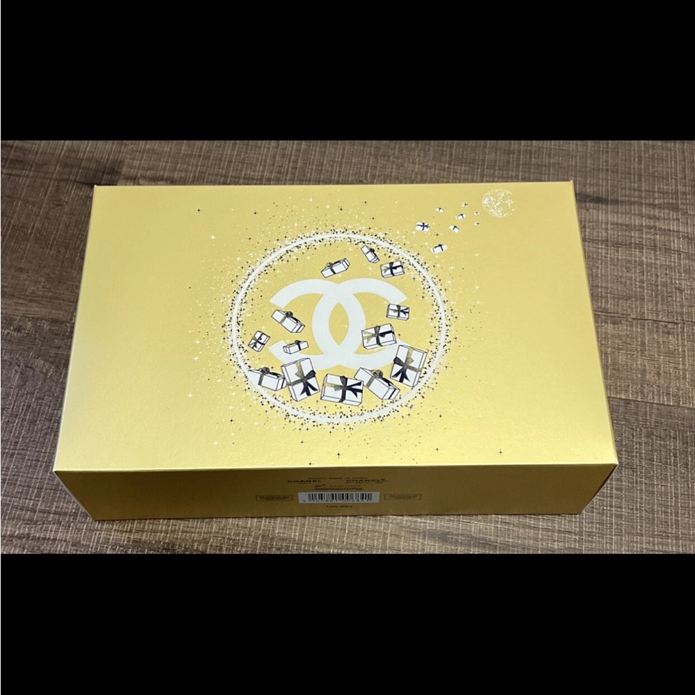 NIB! CHANEL HOLIDAY GIFT SET ON THE GO MOISTURE 2023 - Picture 3 of 5